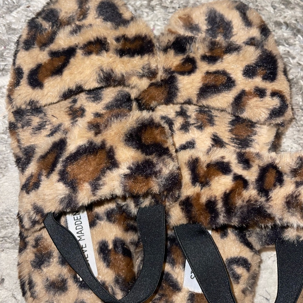 Steve Madden fuzzy slippers